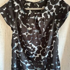 Ann Taylor Black and Gray Patterned Blouse